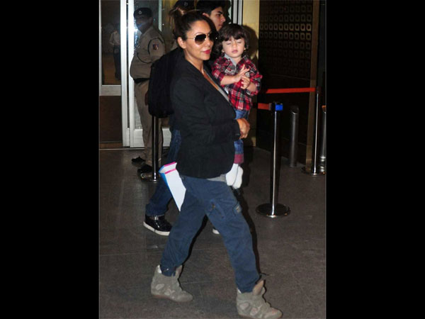 SRK Pampers AbRam More Than Aryan-Suhana SRK Pampers AbRam More Than Aryan-Suhana