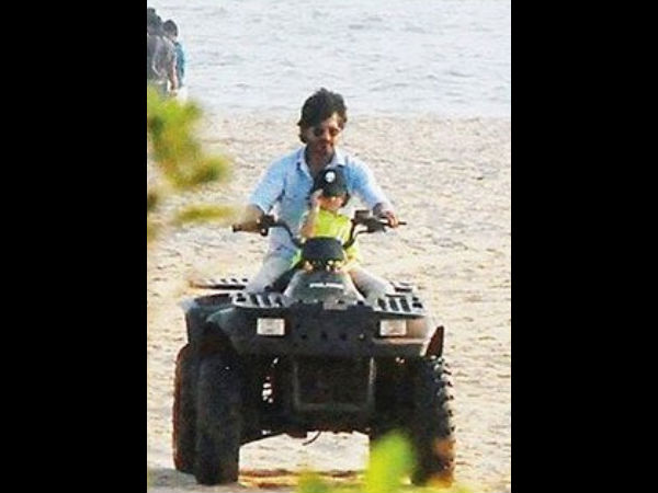 Shahrukh Khan & AbRam Spotted Together At The Beach Of The Goa