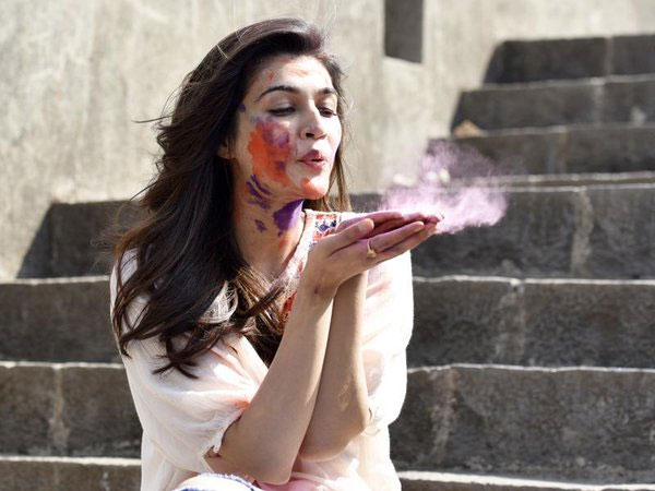  Kriti Sanon's Holi Special Photoshoot