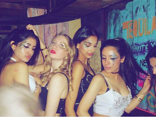 navya-naveli-nanda-new-shocking-picture-with-friends-goes-viral navya-naveli-nanda-new-shocking-picture-with-friends-goes-viral