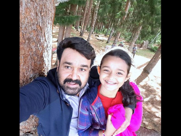 Mohanlal Gifts A Selfie To Baby Meenakshi!