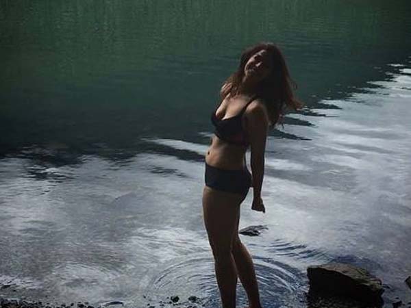 nimrat-kaur-hot-bikini-pictures-from-latest-vacation-on-instagram