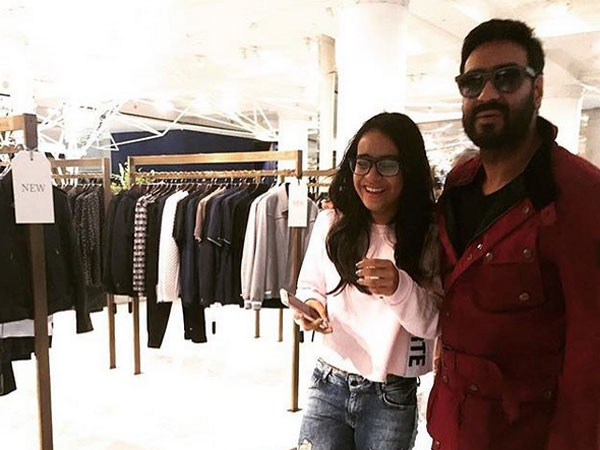 ajay-devgn-spotted-shopping-with-daughter-nysa-devgn-london-pics ajay-devgn-spotted-shopping-with-daughter-nysa-devgn-london-pics