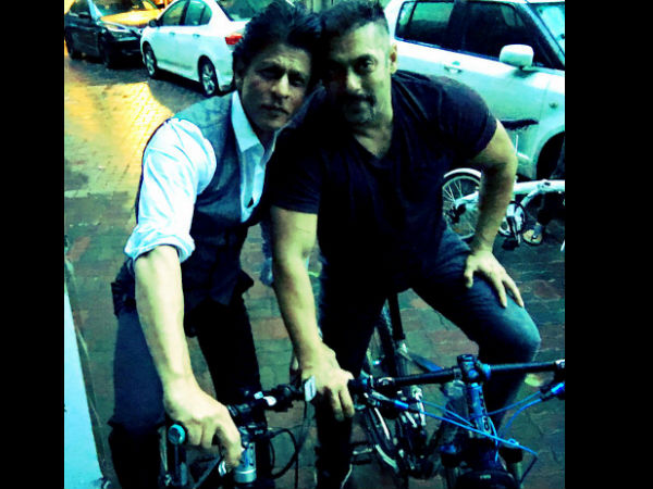 shahrukh-khan-salman-khan-spotted-cycling-together-new-picture shahrukh-khan-salman-khan-spotted-cycling-together-new-picture