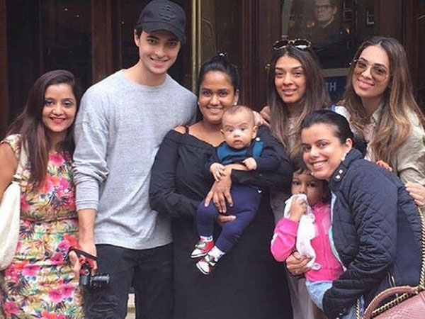 Family & Friends Family & Friends