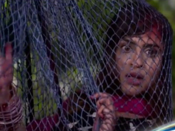 Raina Trapped In Net