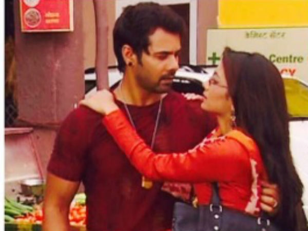 Abhi Takes Pragya In His Arms Abhi Takes Pragya In His Arms