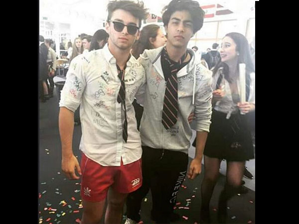 SRK Doesn't Talk To Aryan About His Relationships