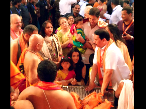 Aaradhya Enjoying Aarti