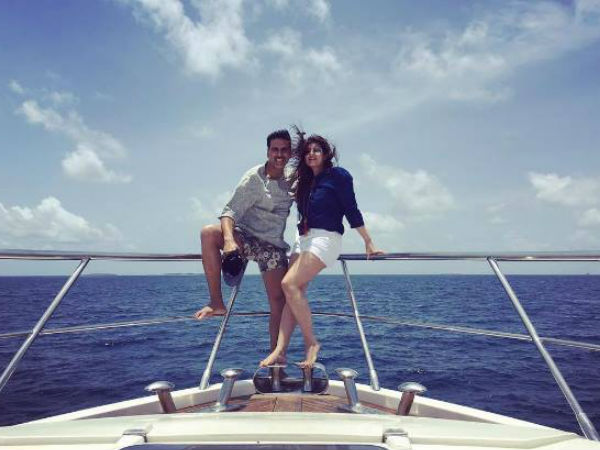 Akshay With Wife