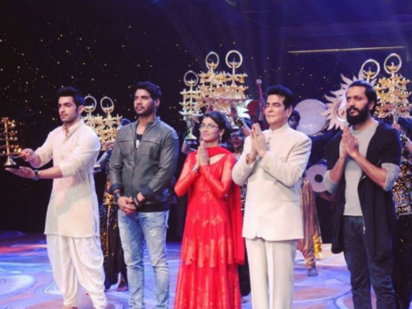 Mouni Dedicates Her Performance To Sriti! Mouni Dedicates Her Performance To Sriti!