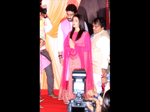 Aish & Abhi At A Ganesh Mandal Aish & Abhi At A Ganesh Mandal