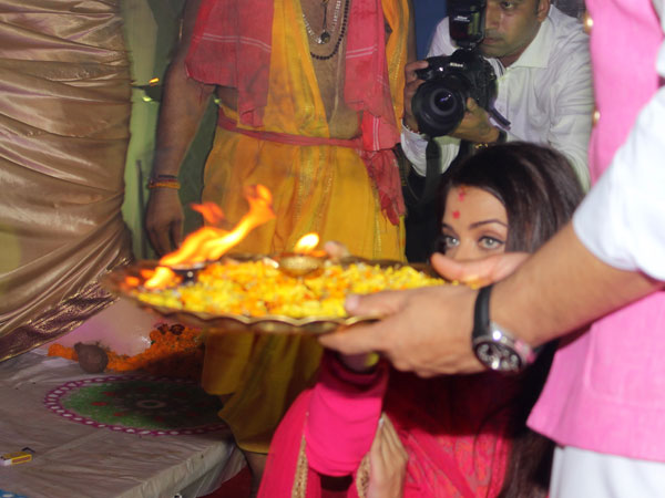 The Duo Performs Aarti The Duo Performs Aarti