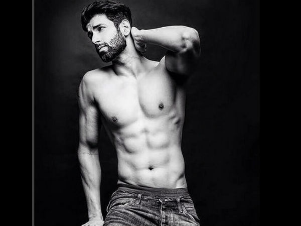 Namik Likes To Work Out In Gym!