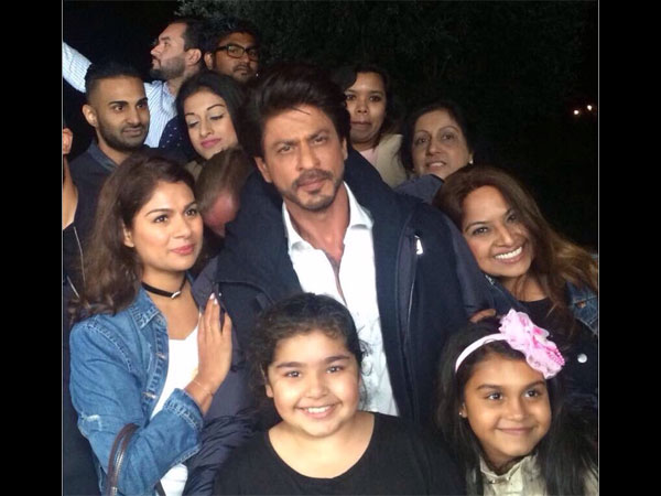 SRK With Fans