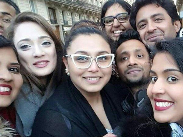 Rani Posing With Fans 