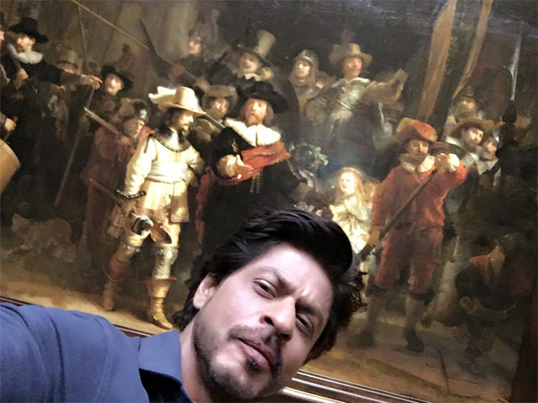 SRK On A Selfie Spree SRK On A Selfie Spree