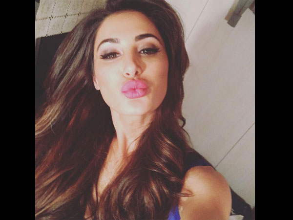 Her Role In 5 Weddings