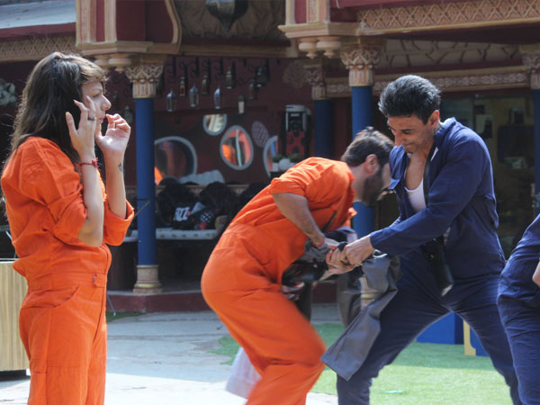 Manu &amp; Rahul Fight