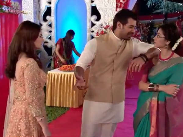 Kumkum Bhagya Spoiler: Dussehra Drama – Abhi To Save Pragya!