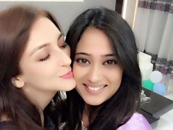 Mom-to-be Shweta Tiwari Is Glowing In Her Baby Shower Pictures!