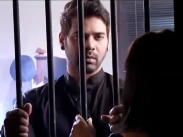 Abhi Meets Pragya At Police Station Abhi Meets Pragya At Police Station