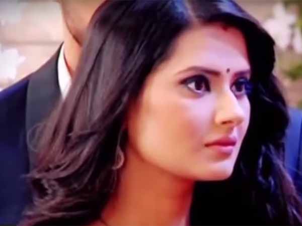 Tanuja Introduced To Guests Tanuja Introduced To Guests