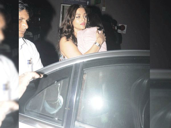 Aishwarya With Aaradhya