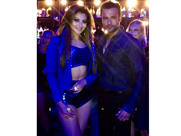 Urvashi Rautela Ronit Roy Kaabil Item Song Saara Zamana