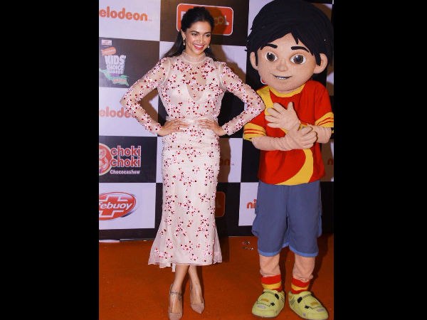 Deepika Wins Best Actress Award