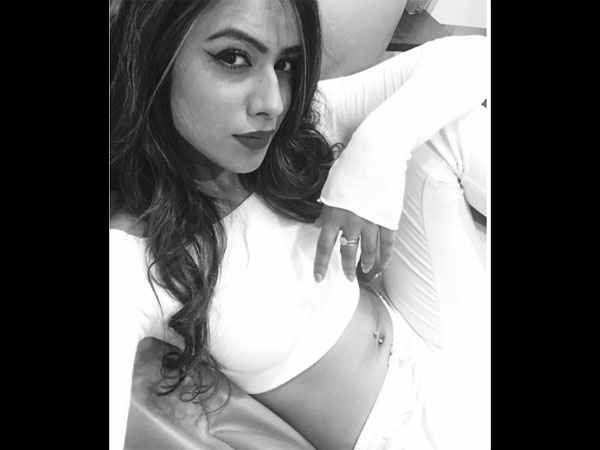 Nia Loves Grooming Herself Nia Loves Grooming Herself