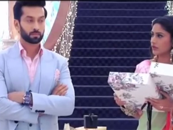 Shivaay's Gift To Anika