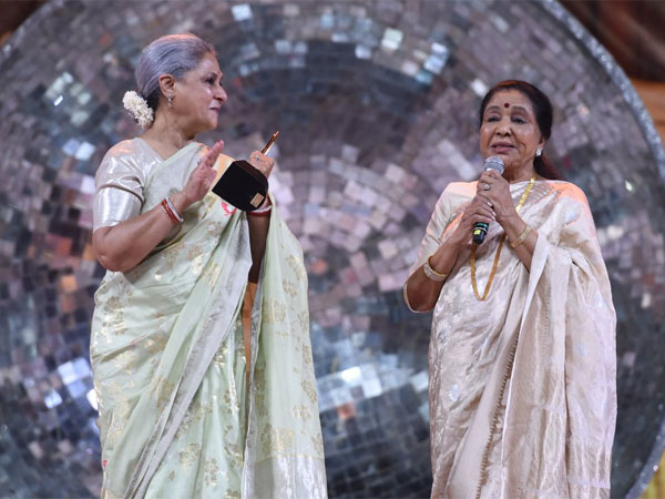 Jaya Bachchan & Asha Bhosle Jaya Bachchan & Asha Bhosle