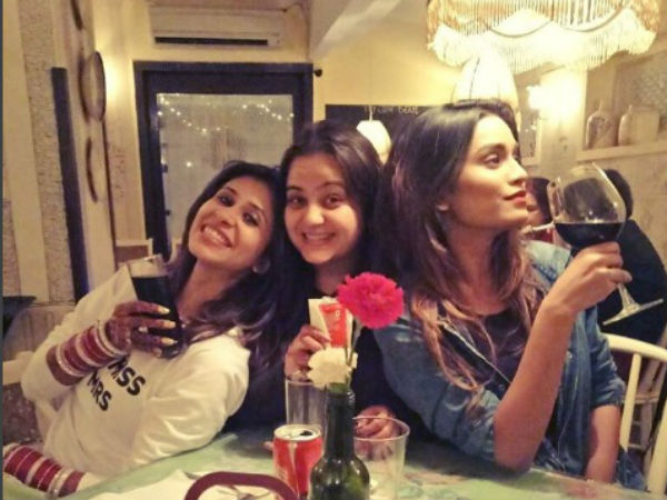 Kishwer’s First Selfie With Friends, Post Marriage Kishwer’s First Selfie With Friends, Post Marriage
