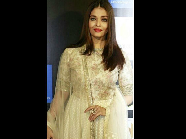In Picture: Aishwarya At LGA In Picture: Aishwarya At LGA