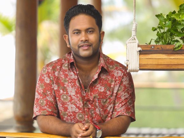 Aju Varghese In Pretham/Ann Maria Kalippilaanu