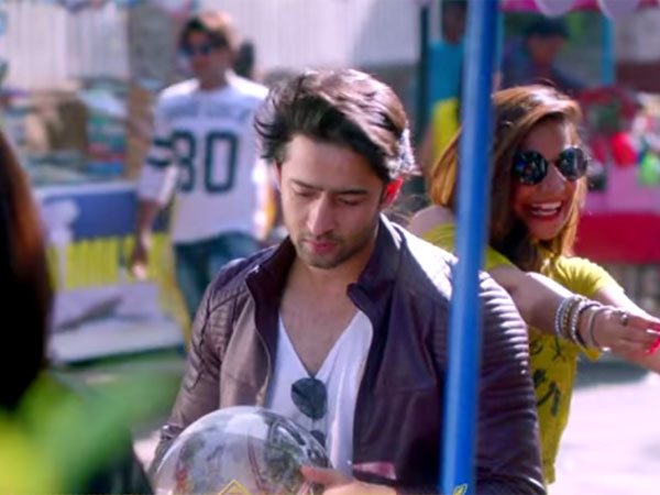 Dev Turns Into A Casanova