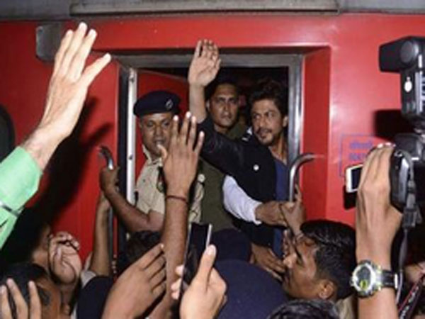 SRK Talks About His Favourite Train Journey