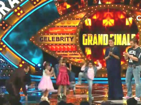 Salman Enjoying With Kids