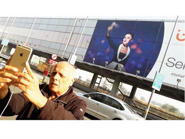 Alia Bhatt Gionee Selfie Mahesh Bhatt Alia Bhatt Gionee Selfie Mahesh Bhatt