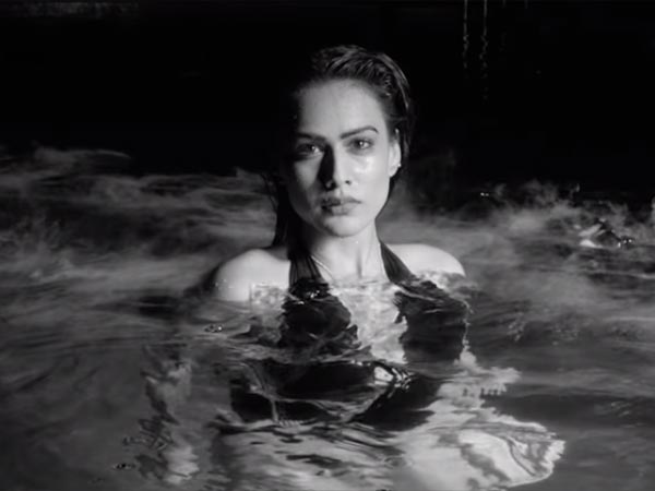 Nia Looks Hot Nia Looks Hot