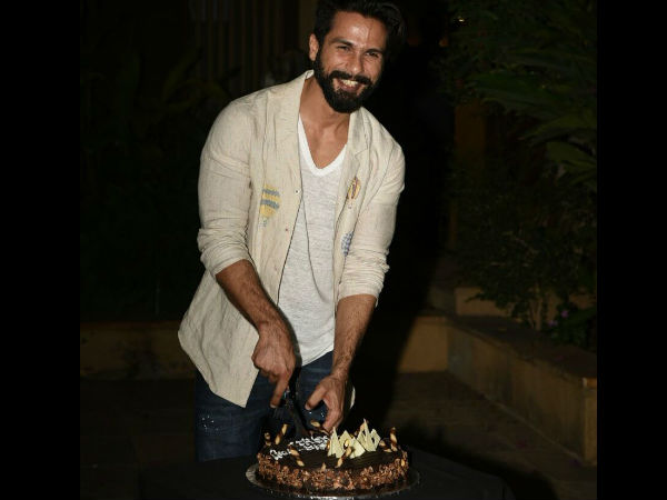 Shahid Cuts The Cake
