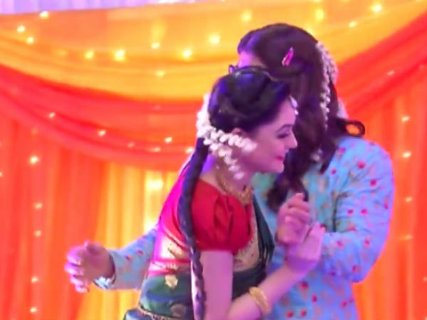 Divya Saves Gulabo From Getting Exposed! Divya Saves Gulabo From Getting Exposed!