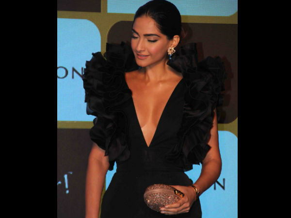 Sonam On Swara's Anaarkali Of Aarah