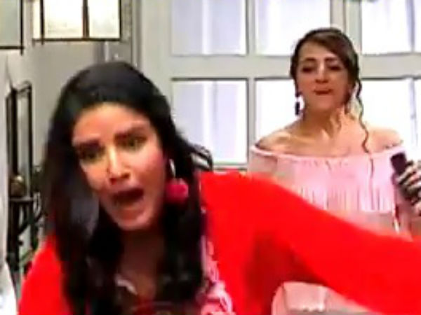 Sejal Pushes Teni Sejal Pushes Teni