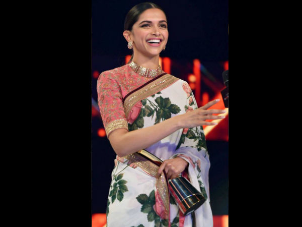 Last Night, Deepika Received An Award