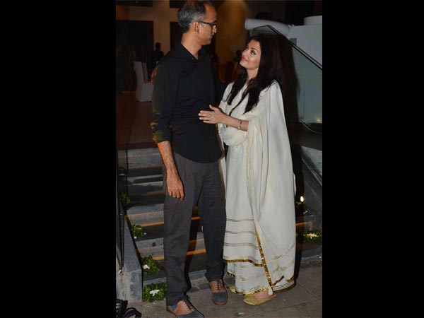 Aishwarya Rai With A Friend Aishwarya Rai With A Friend