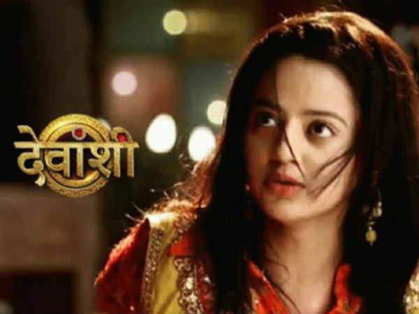 Devanshi Spoiler: Devanshi Manages To Escape From Vardhan; Kusum Sundari Sets New Trap! Devanshi Spoiler: Devanshi Manages To Escape From Vardhan; Kusum Sundari Sets New Trap!