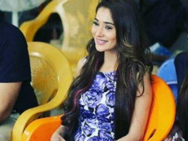 Sara's Delayed Stay In Pakistan!