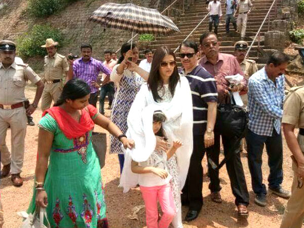 On Their Way To Sahasralingeshwara Temple